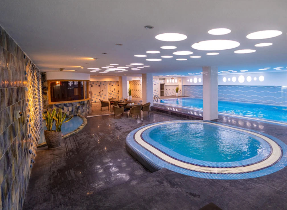 Espinas International Hotel Tehran Pool