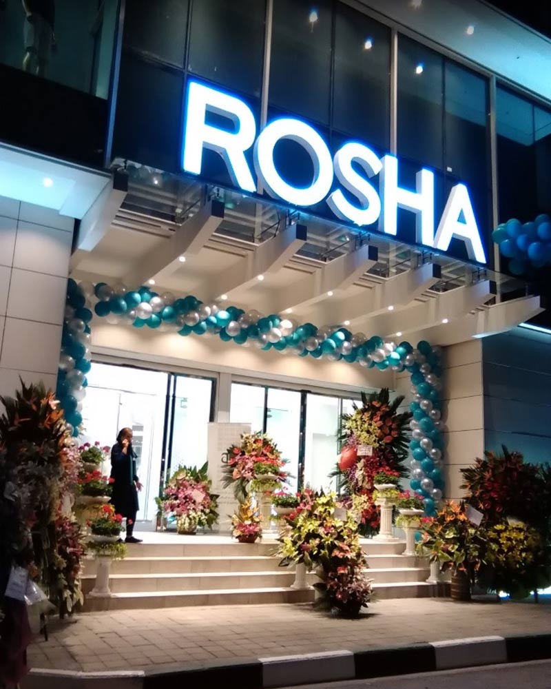 Rosha passage , one the best shopping centers close to Parsian Esteghlal Hotel in  Tehran