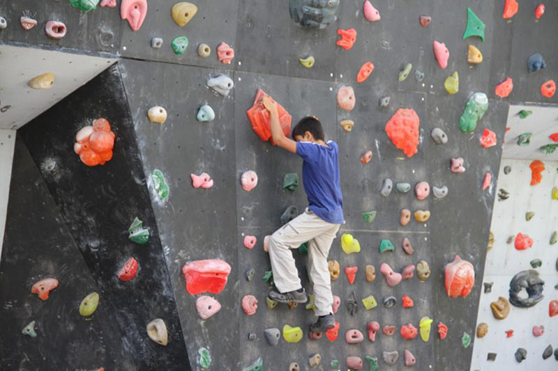 Enghelab complex Rock climbing   near to Espinas Palace hotel in Tehran - HotelOneClick