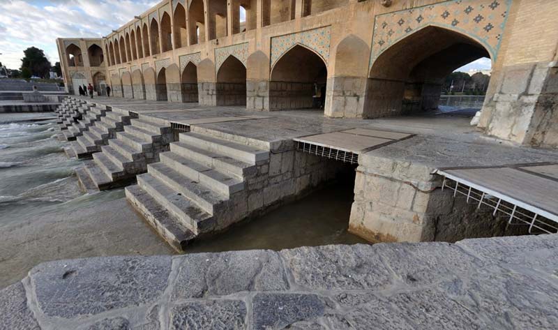 Using Stone in the Base of Khaju Bridge