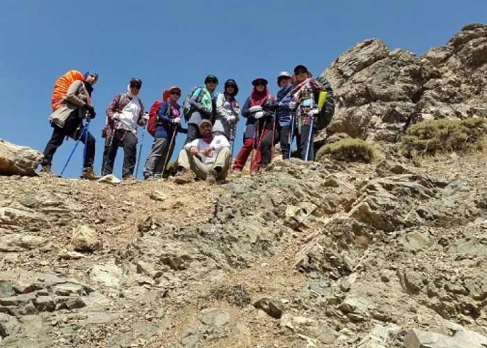 climbers in Darakeh mountain in Tehran - HotelOneClick