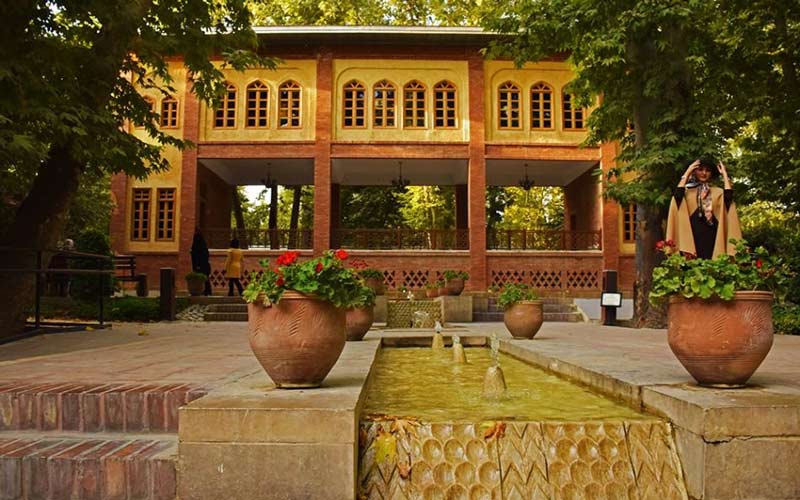 entrancest of persian garden - HotelOneClick