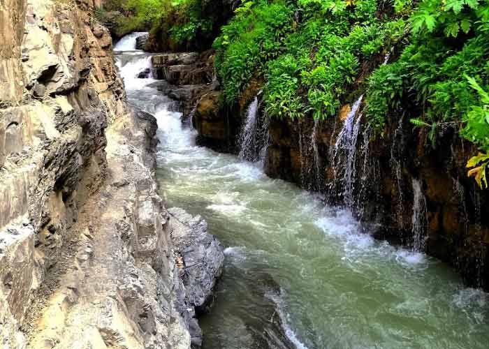 Darakeh, one of the best recreational areas near to Parsian Azadi Hotel in Tehran - HotelOneClick