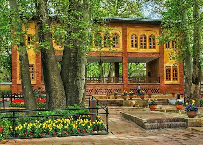 Iranian garden , one of the best recreational areas near to Parsian Azadi Hotel in Tehran - HotelOneClick