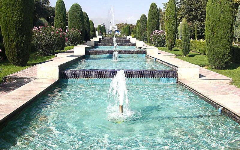 Fountains of Laleh Park in Tehran - HotelOneClick