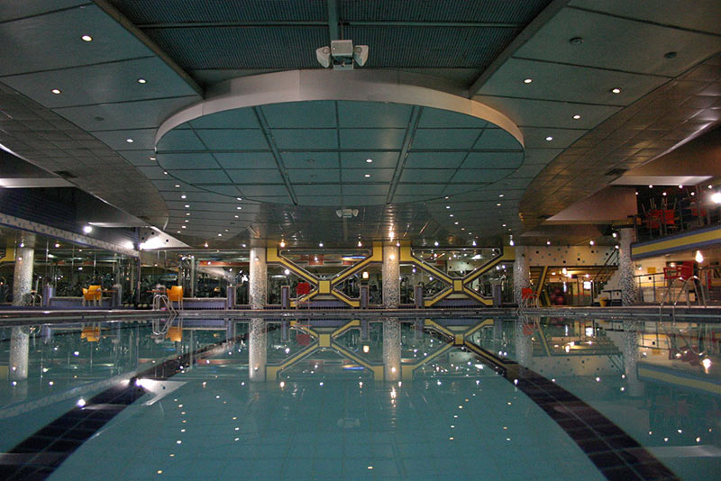 Arikeh Iranian swimming pool near to Espinas Palace hotel in Tehran - HotelOneClick