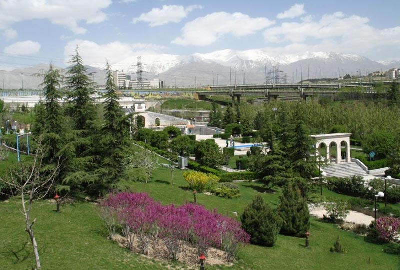 Goftogu Garden, one of the top 10 parks near Espinas Persian gulf hotel in Tehran