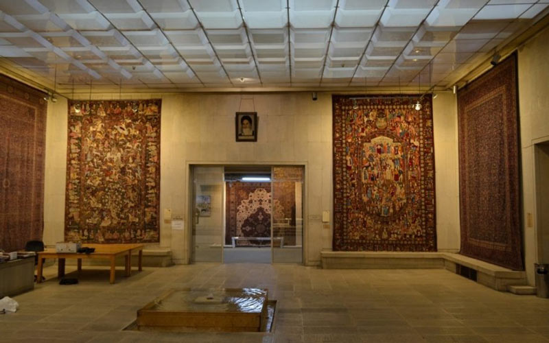 Carpet Museum near to Laleh park in Tehran - HotelOneClick