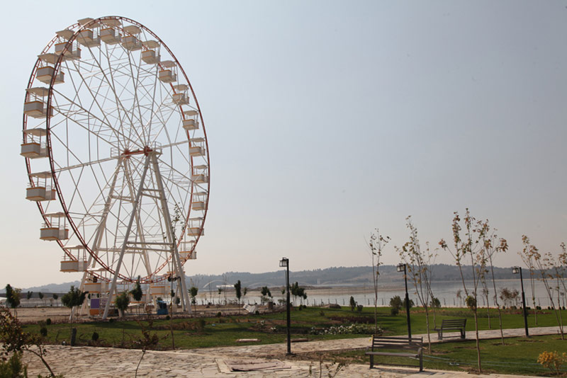Ferris wheel in Chitgar lake